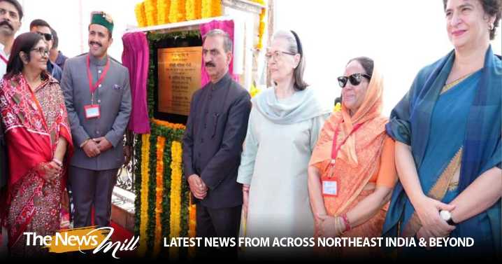 Priyanka Gandhi pays tribute to Former Himachal CM Virbhadra Singh on statue unveiling