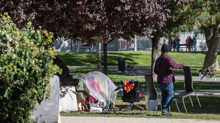 Nuevo lío por el sinhogarismo en Zaragoza: el ayuntamiento acusa al Gobierno Central de tener 317 plazas de alojamiento libres
