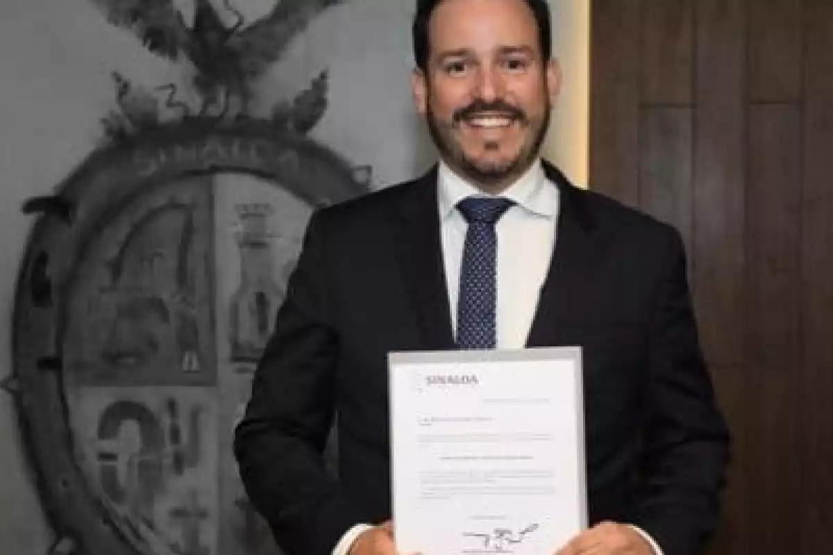 Renuncia secretario de Economía del Gobierno de Sinaloa, tras cateo de la FGE en un bar de su propiedad