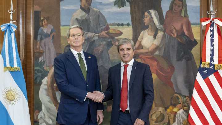 Según The Wall Street Journal, Argentina incluiría mayor acceso al uranio para EE.UU. a cambio de ayuda financiera