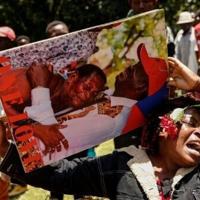 Kenyans swarm home of fallen 'hero' Raila Odinga