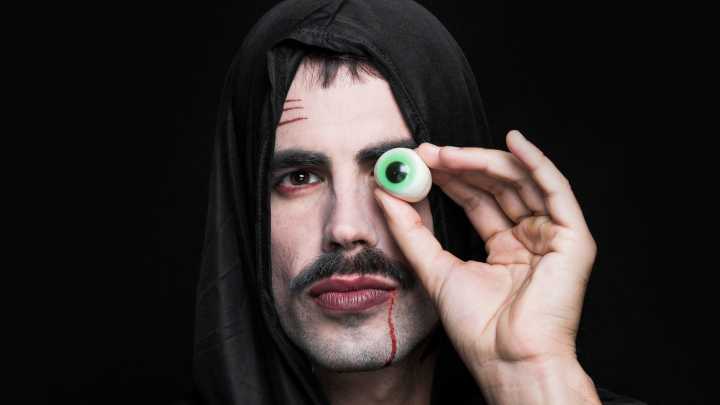 Lentes de contacto en Halloween: estos son los riesgos más letales para los ojos