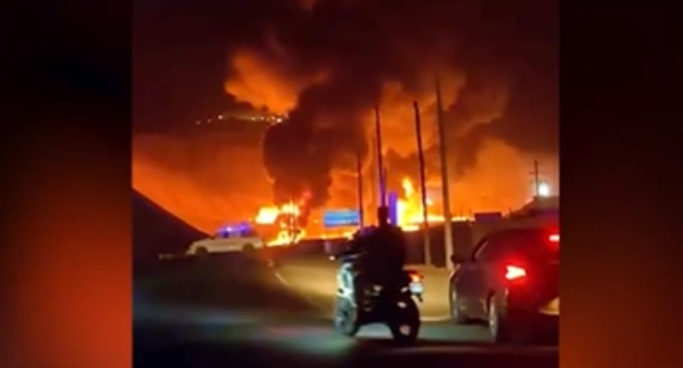 Horror en Arequipa: Choferes mueren calcinados tras choque de cisterna de combustible y camión de carga pesada Conductores aún no han sido identificados. Fatal accidente ocurrió en el kilómetro 614 de