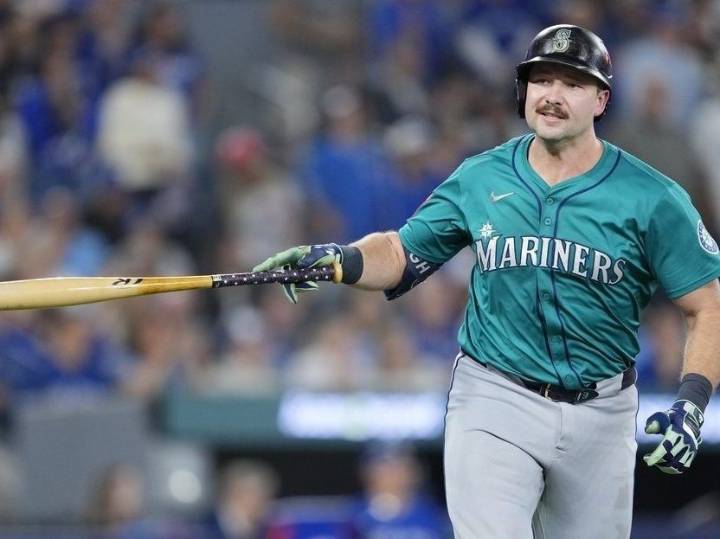 SIMMONS: Schneider messed up by pitching to home run champion Raleigh