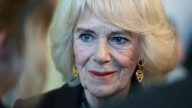 La reina Camila llora la muerte de su íntima amiga, la escritora británica Jilly Cooper: "Muy pocos llegan a ser leyendas en vida"