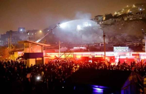 Deja incendio 100 viviendas destruidas en Perú