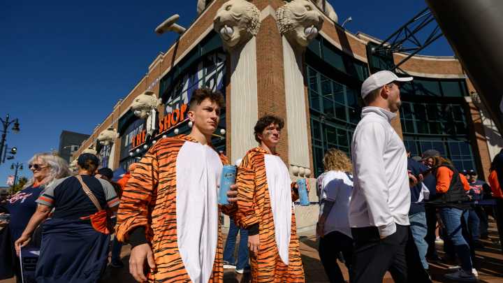 Tigers fans manifesting positivity ahead of ALDS Game 4