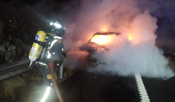Arde un coche en la TF