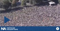 Mientras DonaldTrump y Bessent se enfocan en Argentina, una ola de protestas sacude a Estados Unidos