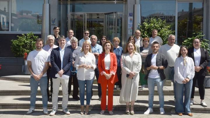 El Concello de Salceda borra al portavoz del PP de una foto y lo cambia por un edil del gobierno