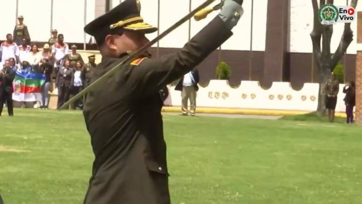 “Me comprometo con ellos”: general William Rincón tomó el mando como director de la Policía