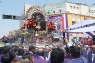 Procesión del Señor de los Milagros continúa en su tercer recorrido por las calles de Lima