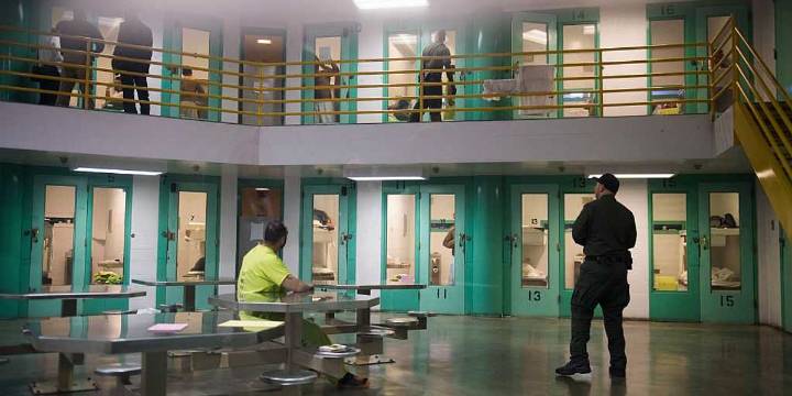 100+ unqualified immigrants were hired as corrections officers in Washington jails, whistleblower claims