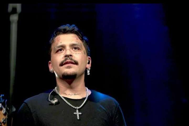 Christian Nodal se presenta ante la FGR por demanda de Universal Music