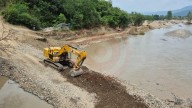 Se suman 92 máquinas para desalojar derrumbes en caminos y carreteras afectadas