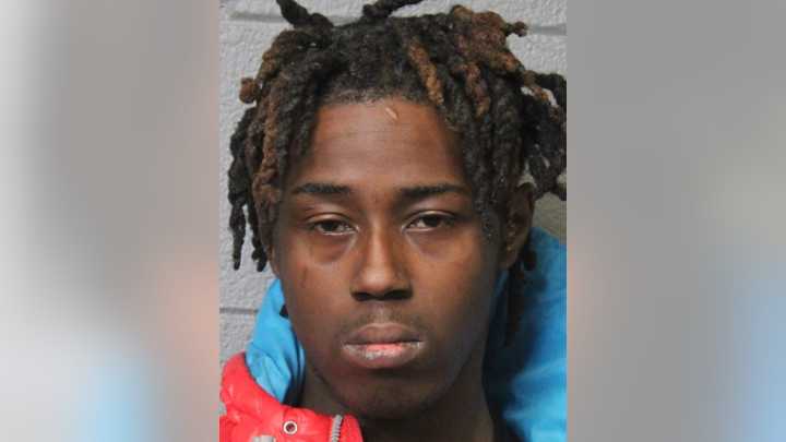 Chicago man charged with robbing CTA rider at gunpoint