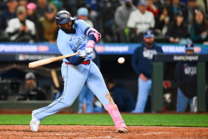 Guerrero, Toronto’s bats steal the show in Seattle