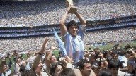 Murió el fan que cargó en sus hombros a Maradona tras ganar el Mundial de México 1986