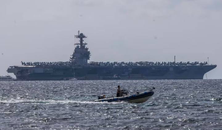 El portaviones más grande del mundo es el USS Gerald R. Ford de Estados Unidos, puede trasladar 90 aviones caza