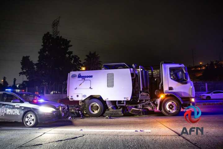Murió un motociclista al chocar contra barredora en la vía rápida