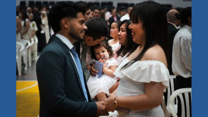 Over 600 couples tie the knot in Asunción, Paraguay's mass civil wedding
