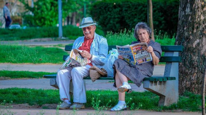 ¿Por qué las mujeres viven más que los hombres? Un estudio reveló la razón y tiene que ver con la evolución