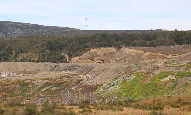Falta de estudios hidrogeológicos tiene paralizado el  nuevo relleno sanitario de la provincia de Magallanes