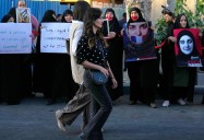 Los conservadores de Irán piden volver a imponer el velo a las mujeres ante la relajación de las normas de vestimenta