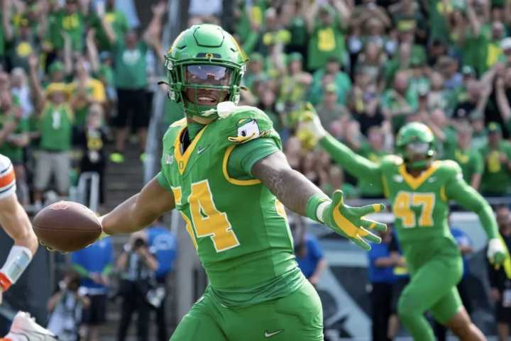 College Football Week 7 Betting Picks: Texas, Michigan, Oregon and More