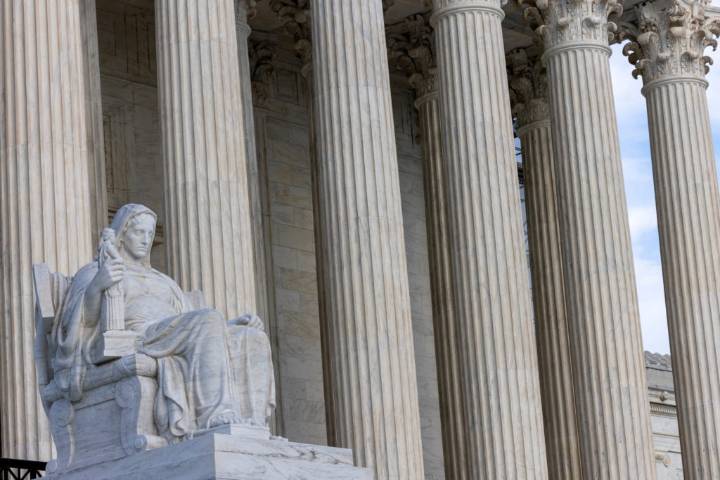 Supreme Court allows Trump to strip protections from more than 300,000 Venezuelan migrants