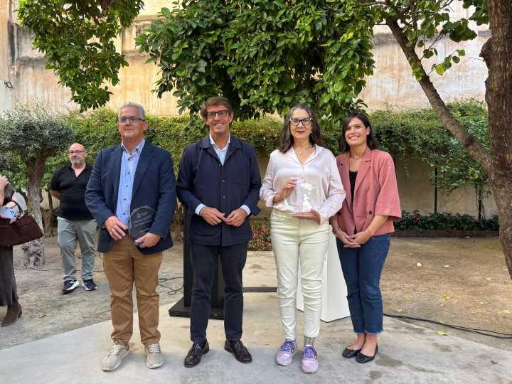 El Patio de los Naranjos de Clarisas acoge el acto de entrega de los premios literarios Ciutat d’Elx 2025