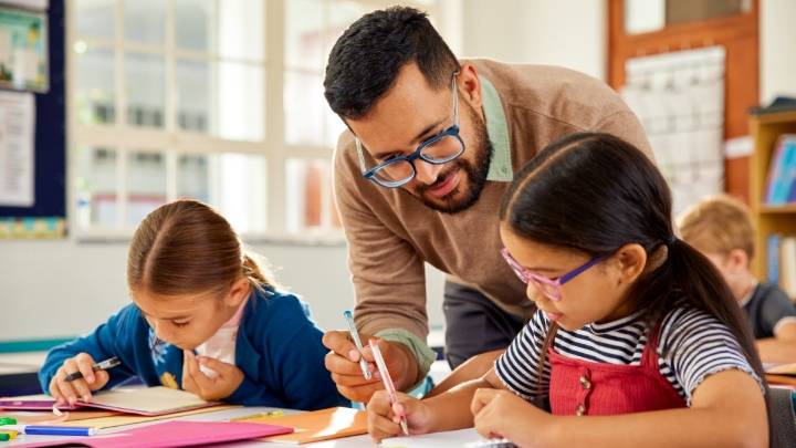 ¿Por qué este jueves se celebra el Día del Profesor?