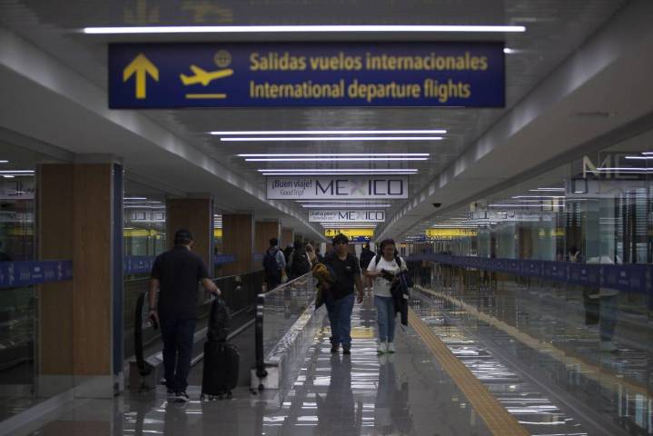 Piden pilotos a Gobierno de México hacer valer convenio aéreo con EU tras revocación de rutas