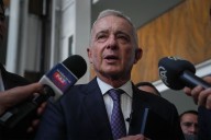 Álvaro Uribe: Corte de apelaciones revoca condena por soborno y manipulación de testigos
