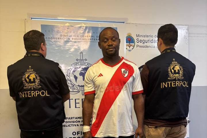 Cayó en Ezeiza el rompecorazones nigeriano: primera captura mundial con alerta plateada de Interpol