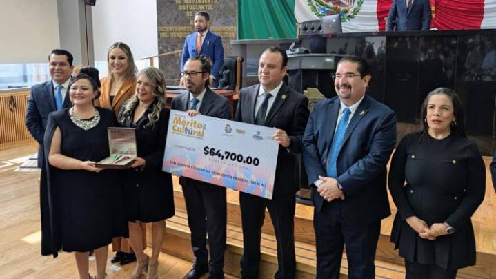Reconocen a ganadora de Medalla al Mérito Cultural Hugo Rascón Banda