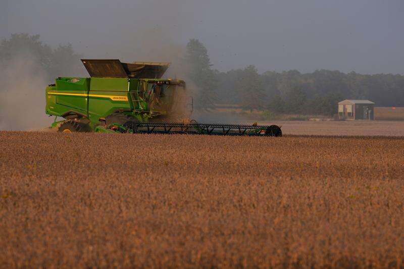 Trump plans aid package for US soybean farmers while seeking trade deal with China