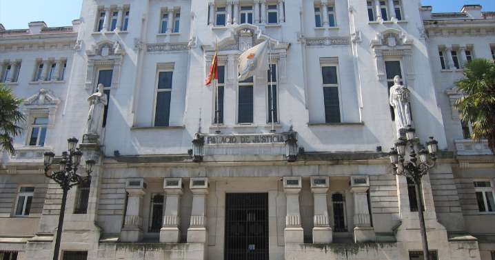 La Justicia gallega ratifica la condena de seis años y medio a una enfermera por acceder a historiales médicos