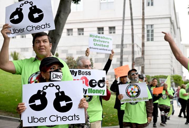 800,000 rideshare workers in California can unionize under new law