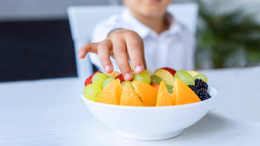 Cinco porciones al día: frutas y verduras deben protagonizar la alimentación para cuidar la salud