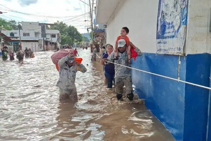 Sube a 41 la cifra de muertos por lluvias en México