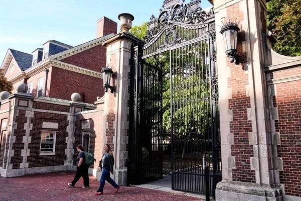 Afirma Trump que Harvard pagará 500 mdd tras acuerdo