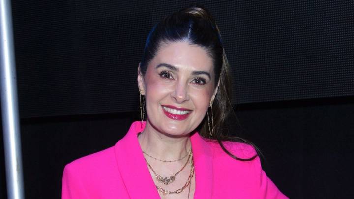 Entre felicitaciones y flores, así celebró Mayrín Villanueva su cumpleaños número 55 
