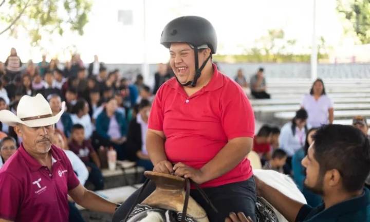 Agregan Equinoterapia a la Educación Física lunes, 13 de octubre de 2025