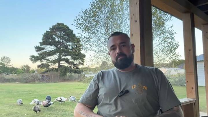 An Arkansas dad faces a murder charge for killing his daughter’s alleged abuser. Now he’s running for sheriff