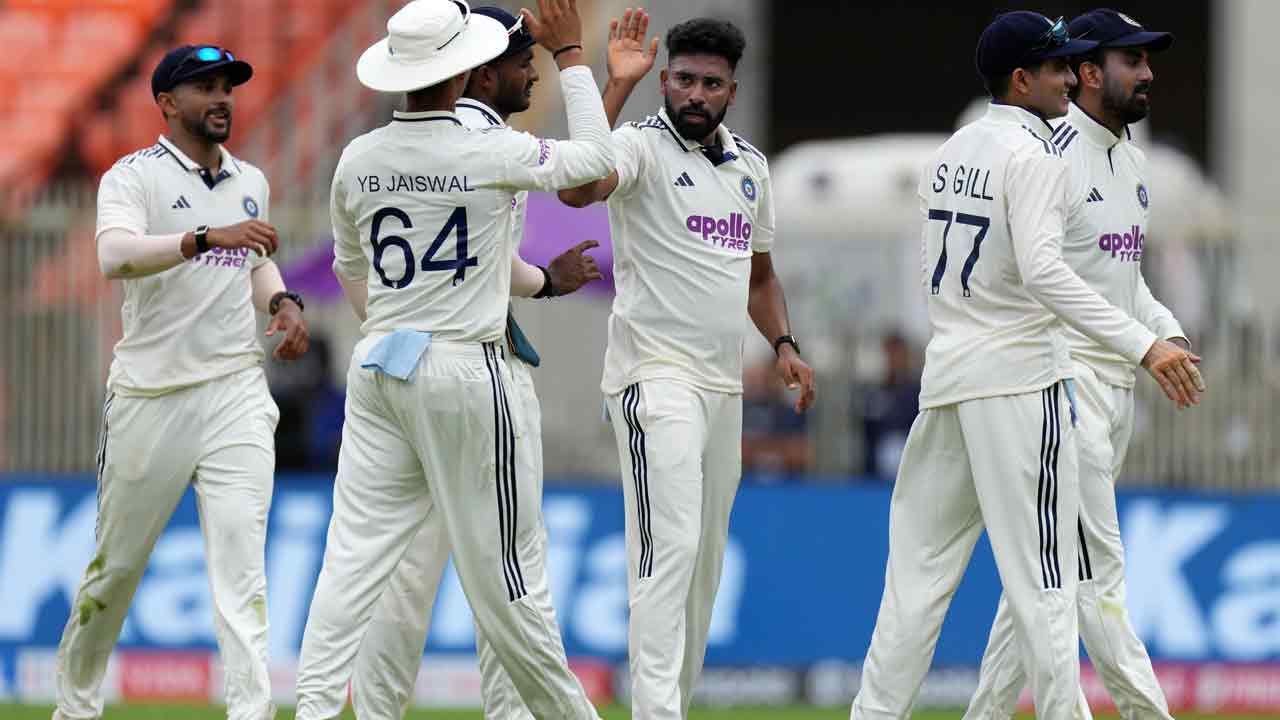 India reduce West Indies to 90/5