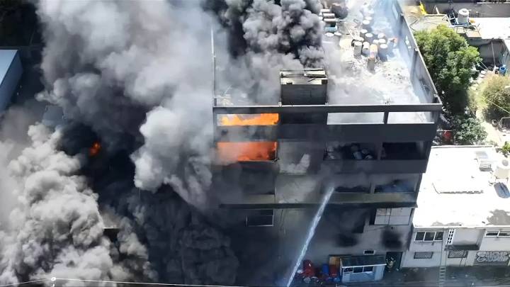 Alarma en Ecatepec por incendio en fábrica de colchones