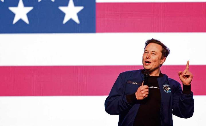 Tesla advierte a accionistas: Musk podría dejar la empresa si no se le concede un billón de dólares en acciones