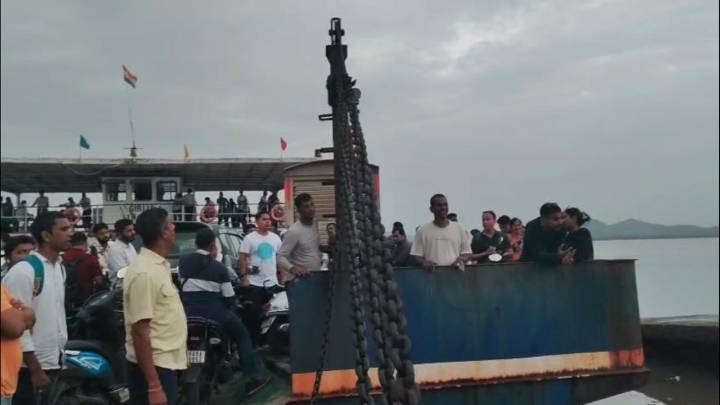 Maharashtra: Ro-Ro ferry breaks down, passengers stranded