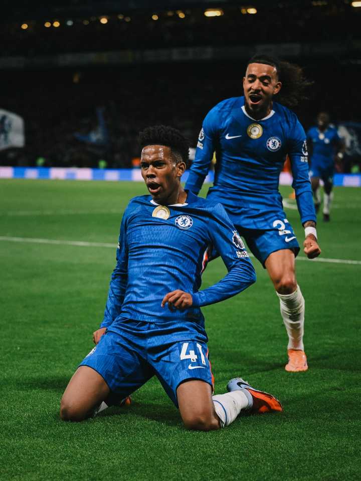 Chelsea bajó de la punta de la Premier League al Liverpool ganándole sobre la hora 2